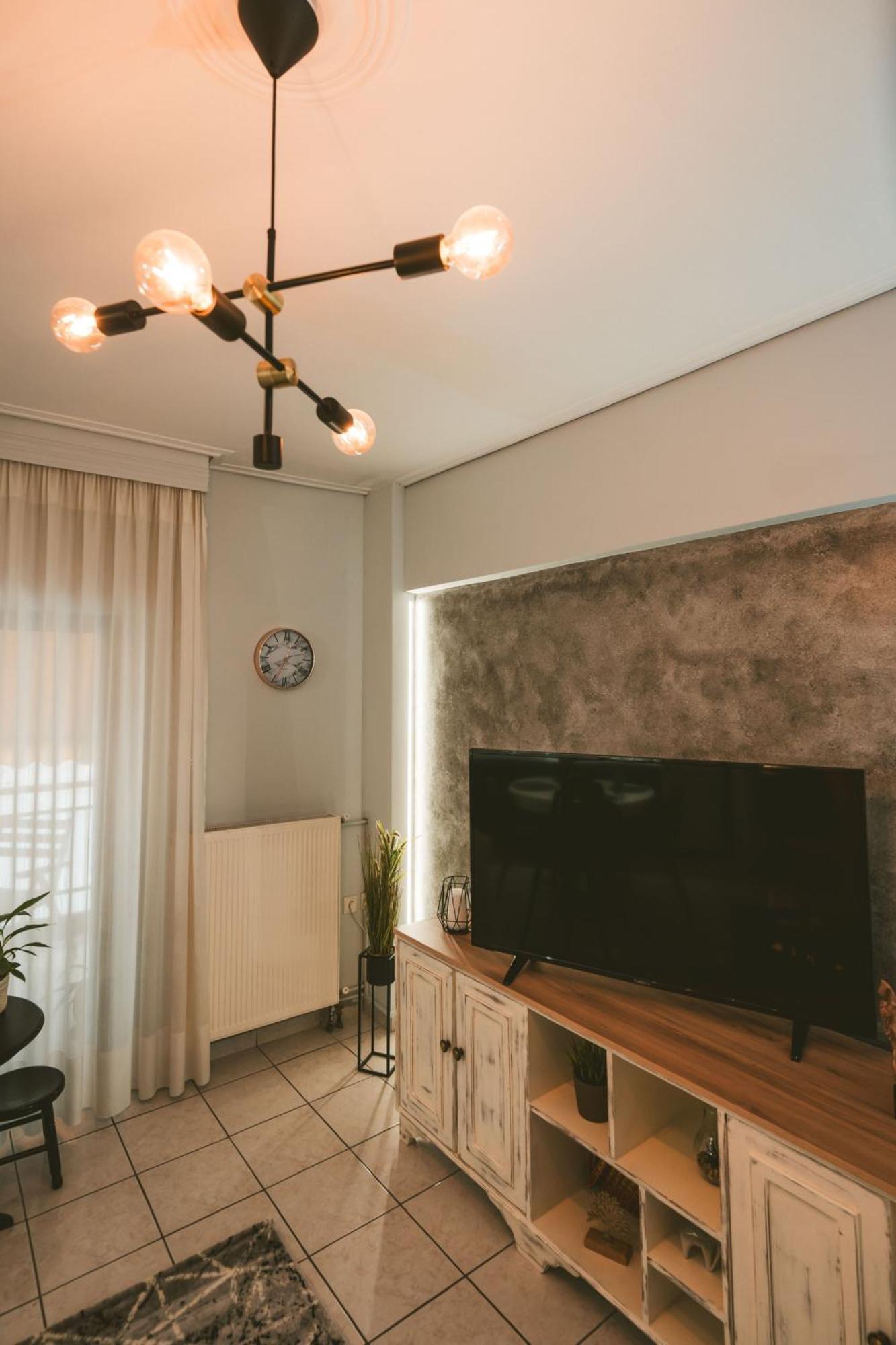 Unique Central Apartment Larissa Exterior photo